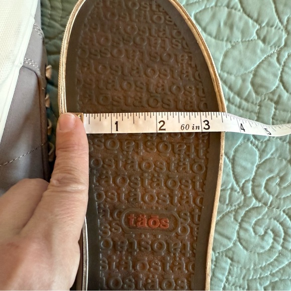 Taos Z Soul Sneaker Gray Side Zipper Laces Size 9 Wide Women - Picture 11 of 12